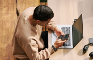 5 ways AI can save internal communicators time this festive season - Featured image